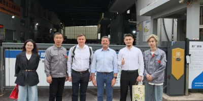 Европейские клиенты посещают Aotian для проверки и обмена